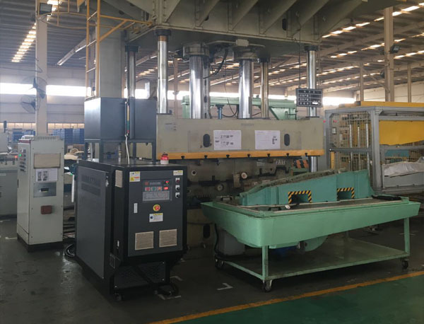 長安汽車内飾件模具加熱模溫機